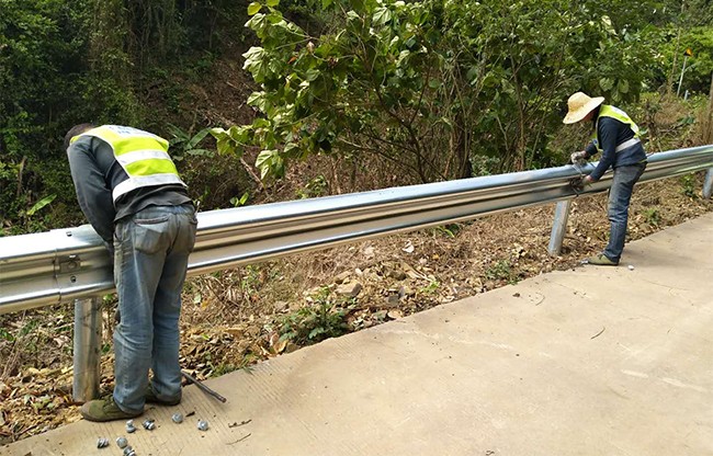 龙岩高速公路护栏的定期维护与保养