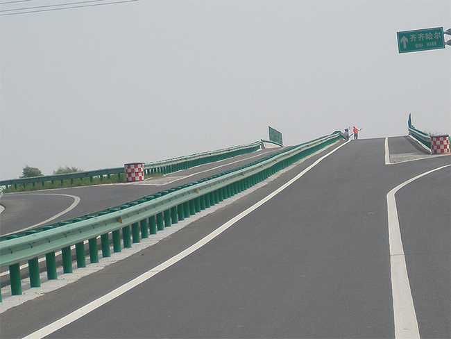 龙岩高速公路护栏的材质与规格